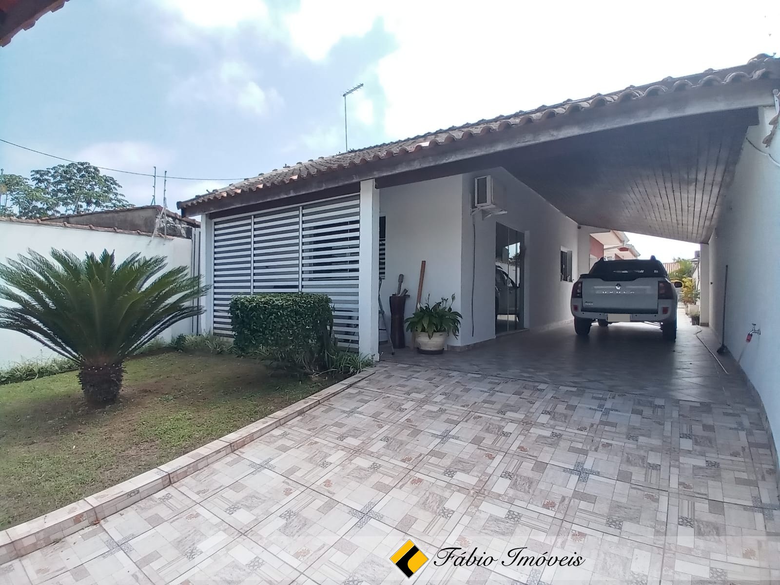 Casa com 3 suítes em terreno de 680 m²