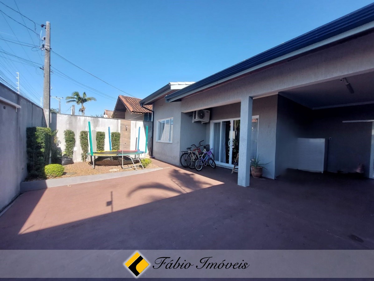 Casa com piscina em excelente localização!! – Foto 2