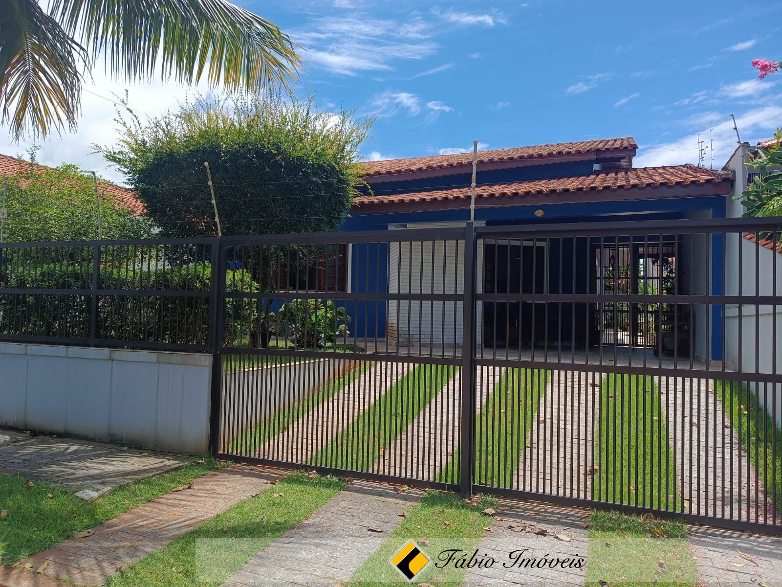 Linda casa a venda em Peruíbe a apenas 300m do mar – Foto 1