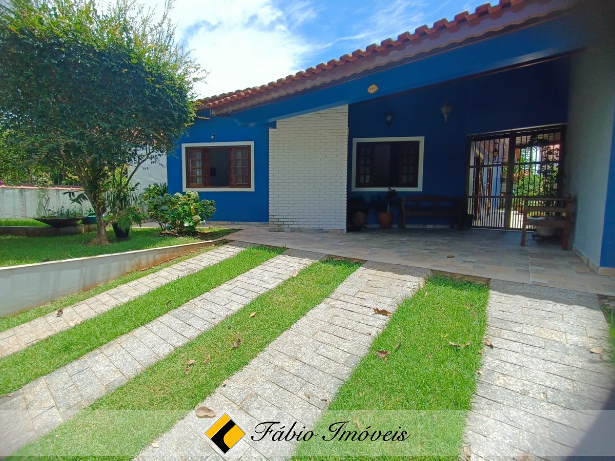 Linda casa a venda em Peruíbe a apenas 300m do mar – Foto 2