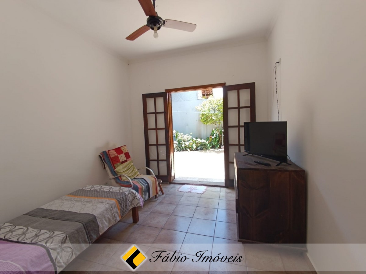 Linda casa a venda em Peruíbe a apenas 300m do mar – Foto 5