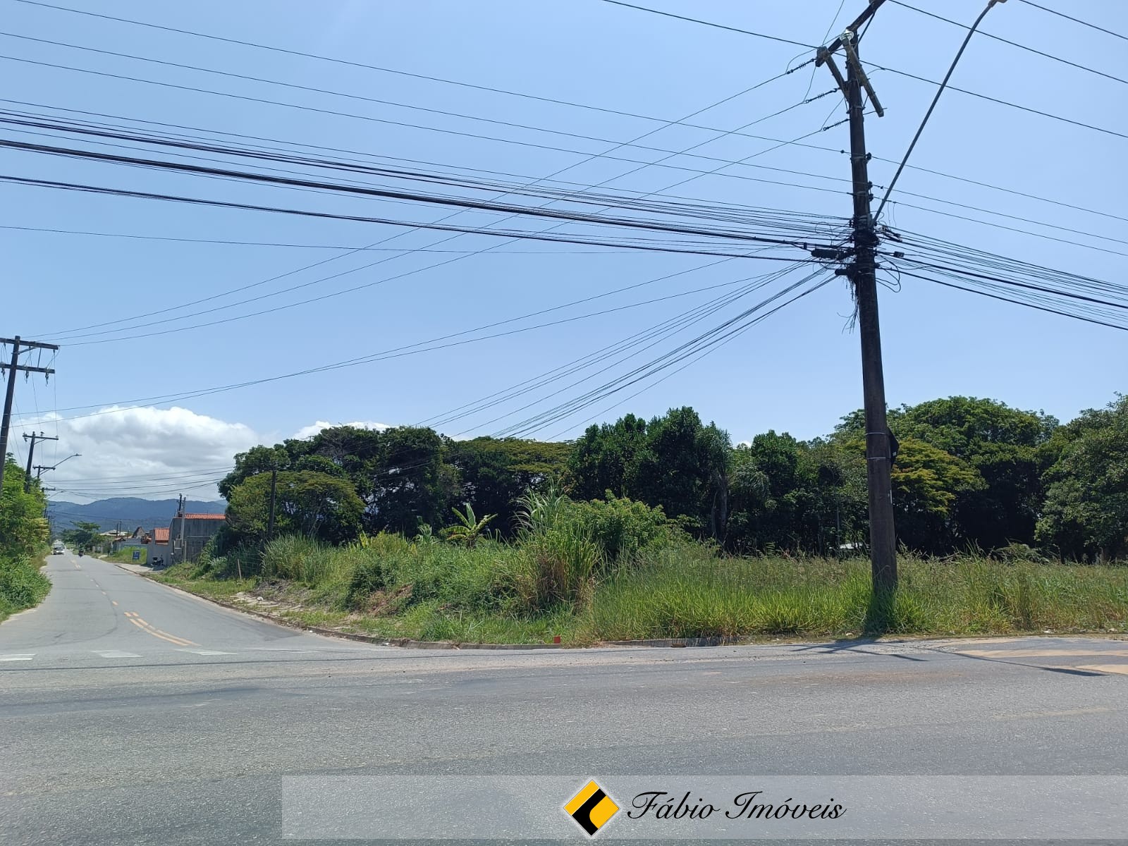 Lote de esquina em excelente localização. – Foto 1