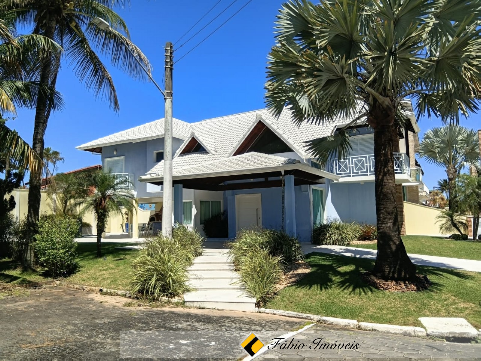 Sobrado em Condomínio Frente ao Mar!!!