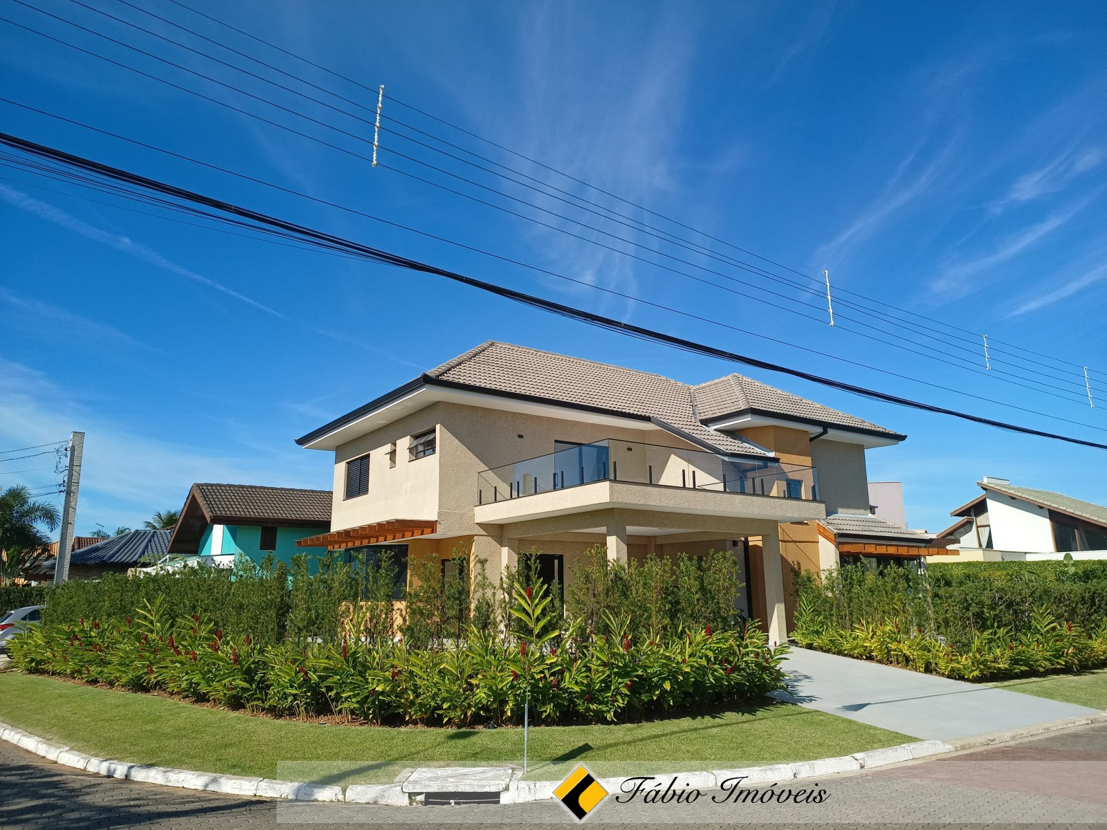 SOBRADO EM CONDOMÍNIO FECHADO