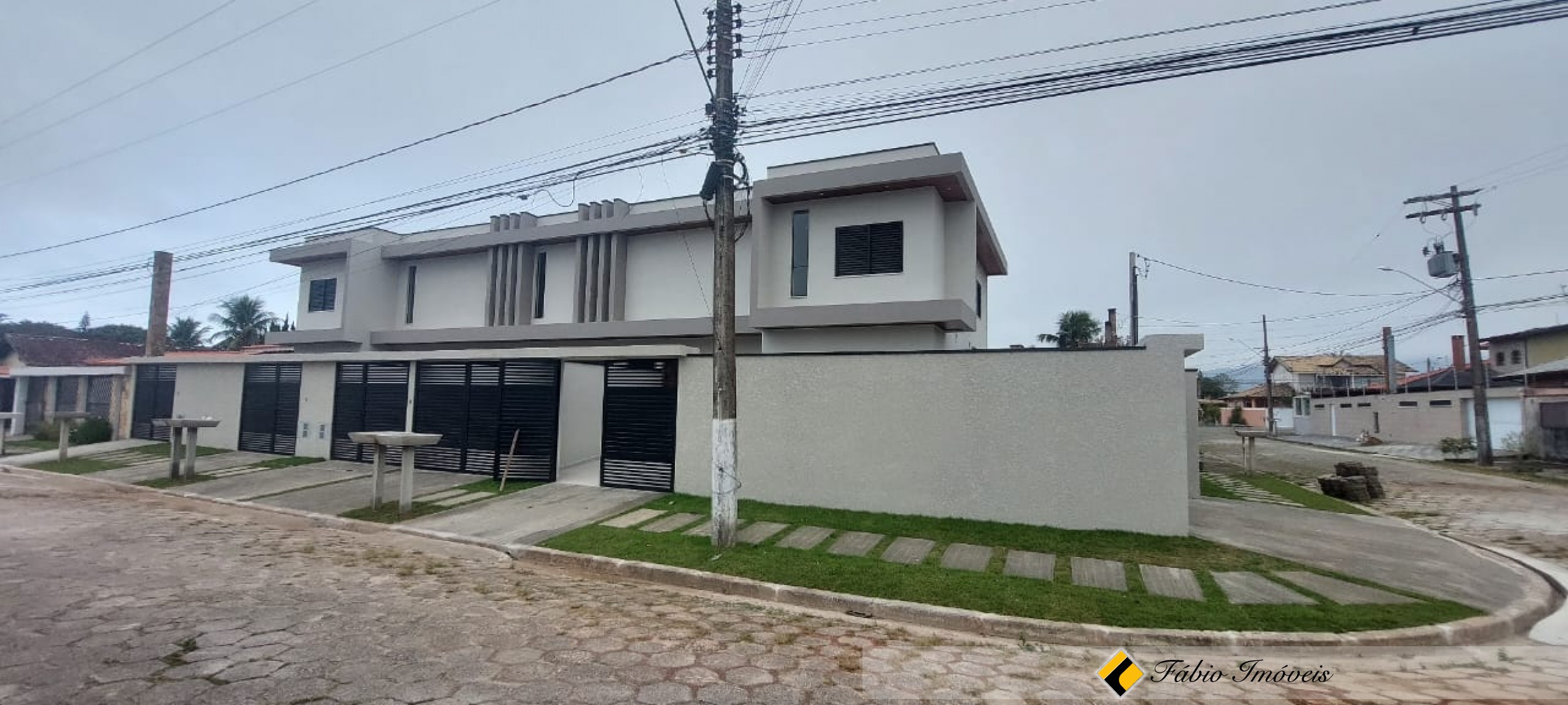 Lindo sobrado com móveis planejados!