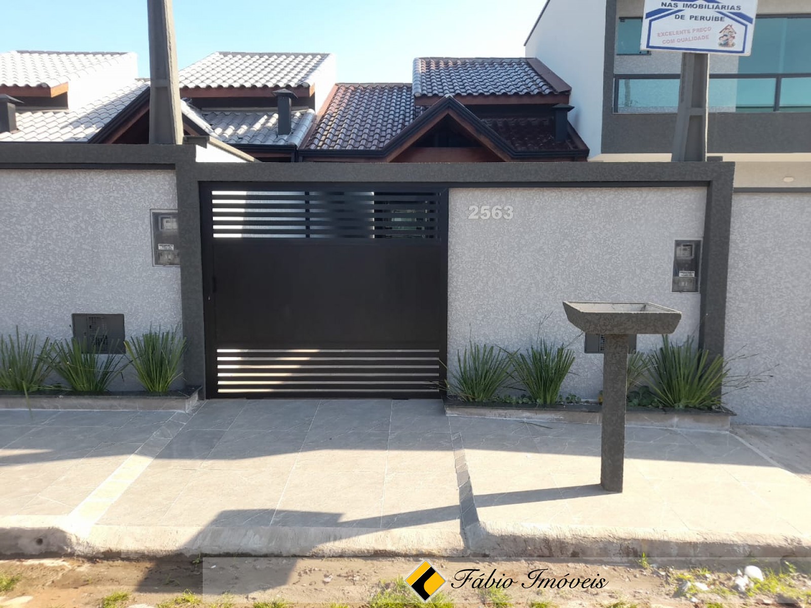 Linda casa com piscina!!!!