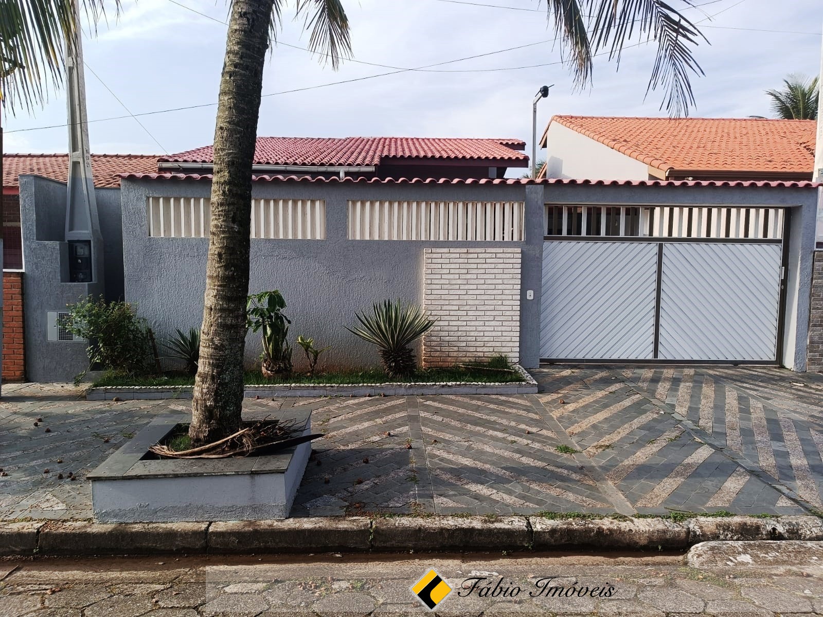 Casa com piscina a apenas 40m do mar! – Foto 1