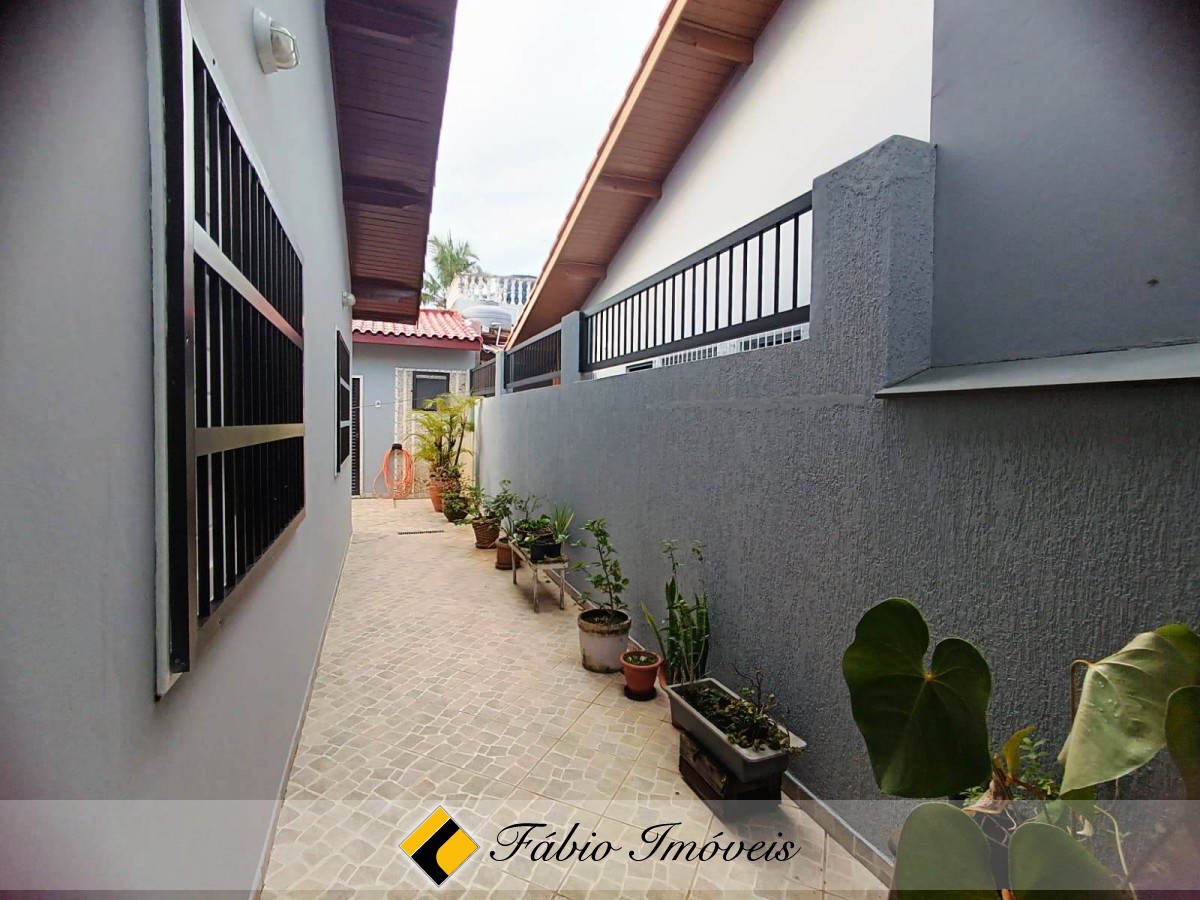 Casa com piscina a apenas 40m do mar! – Foto 6