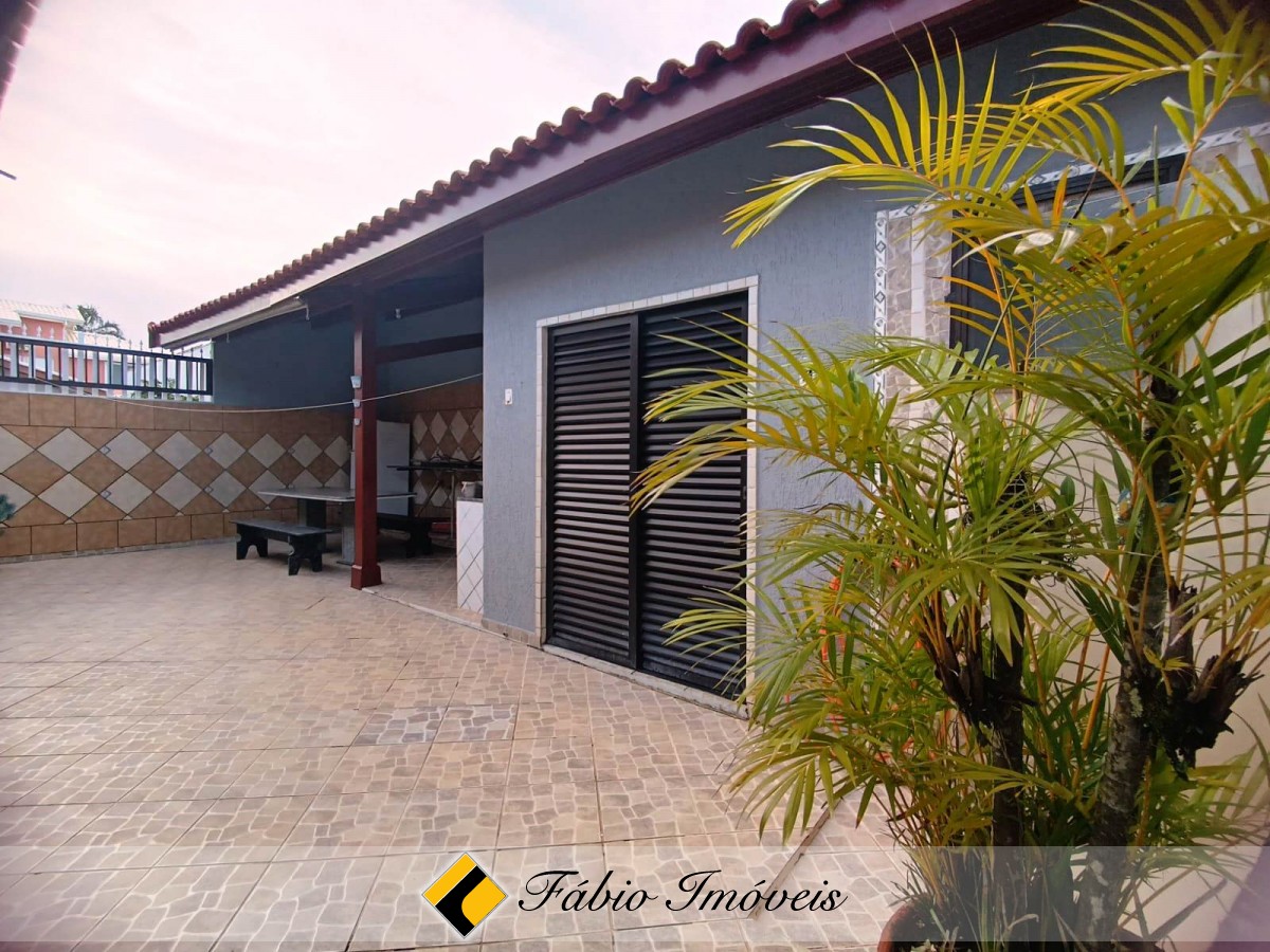 Casa com piscina a apenas 40m do mar! – Foto 5