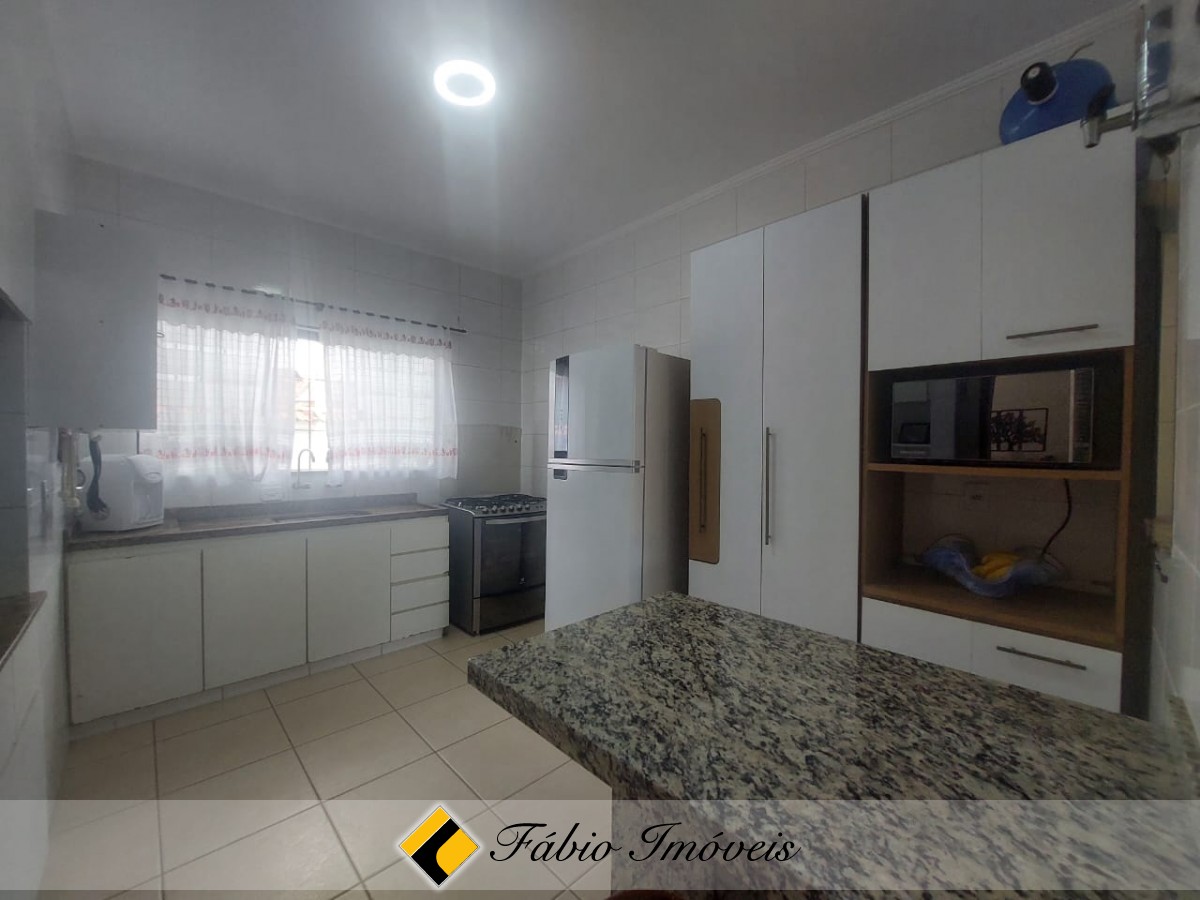 Casa bem conservada próximo a praia e a região Central! – Foto 9