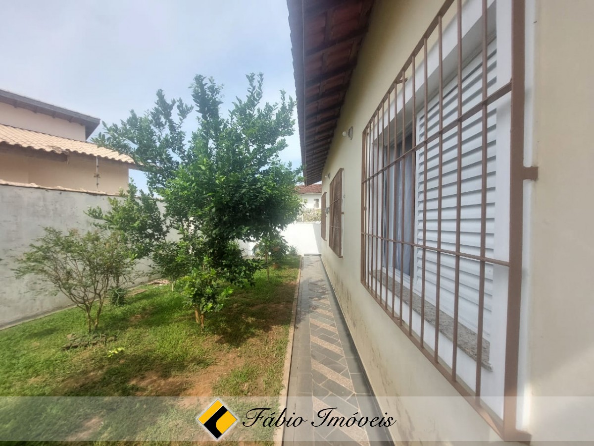 Casa bem conservada próximo a praia e a região Central! – Foto 15