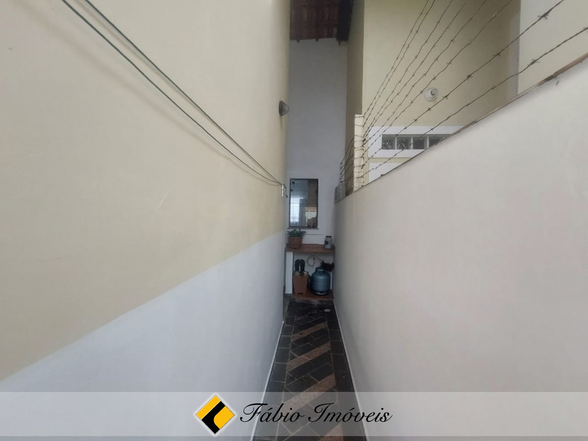 Casa bem conservada próximo a praia e a região Central! – Foto 24