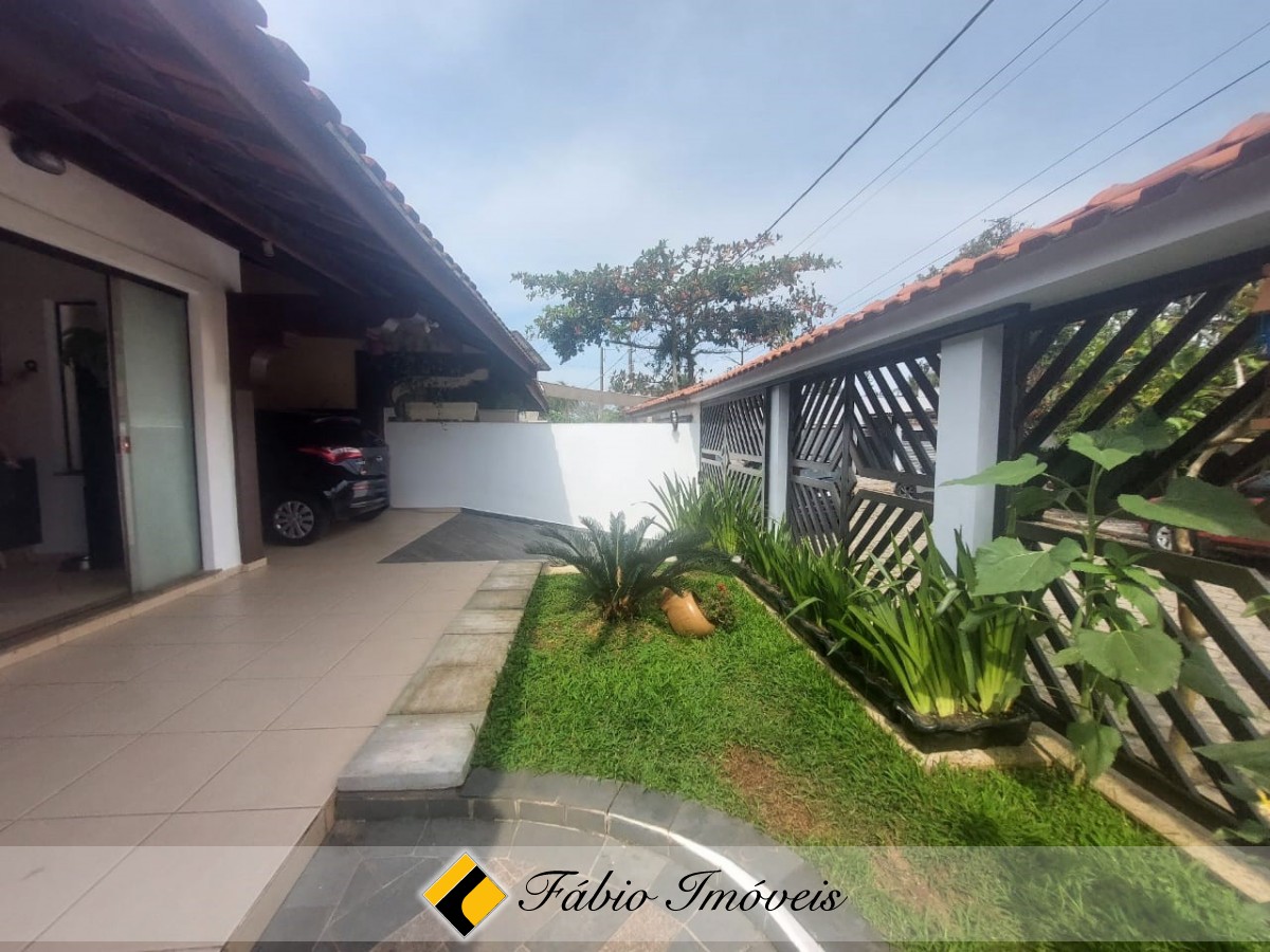 Casa bem conservada próximo a praia e a região Central! – Foto 11