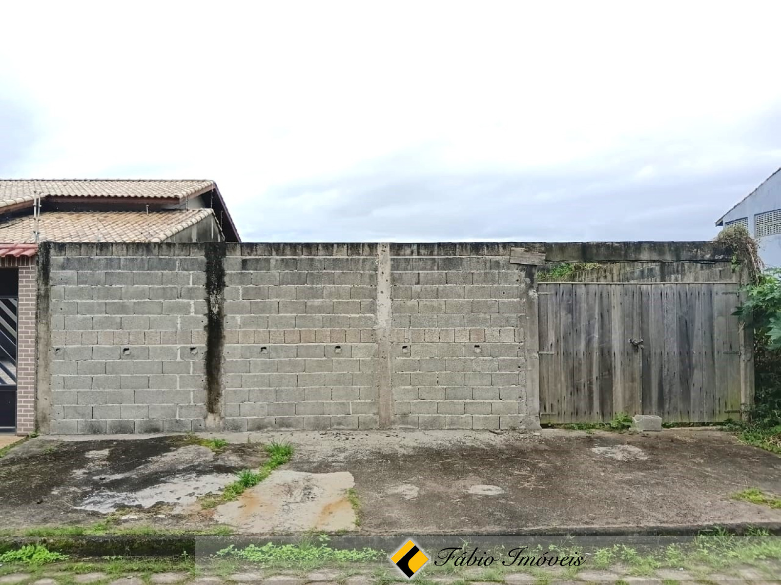 Lindo terreno em bairro residencial, aterrado e murado!!!!! – Foto 1