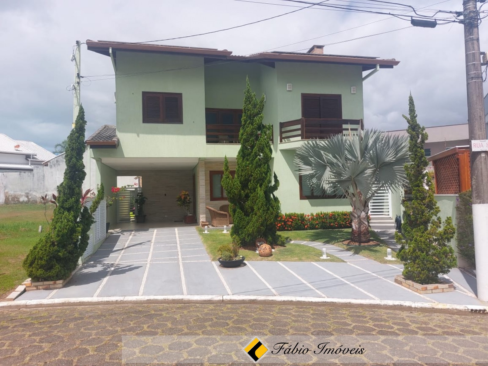 Lindo sobrado com 4 suítes em Condomínio!! – Foto 1