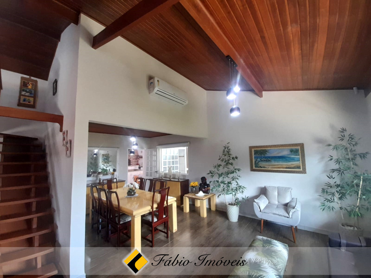 Linda Casa em excelente localização!! – Foto 24