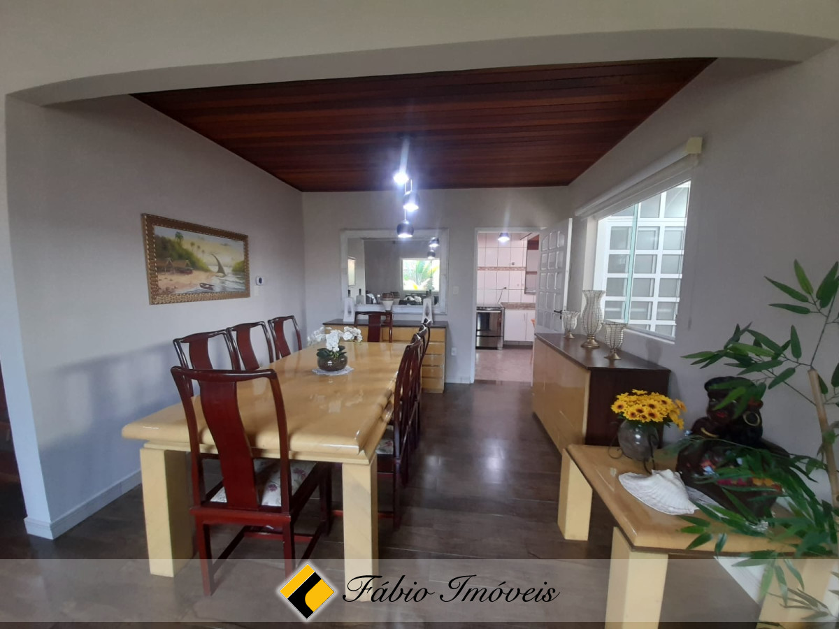 Linda Casa em excelente localização!! – Foto 26
