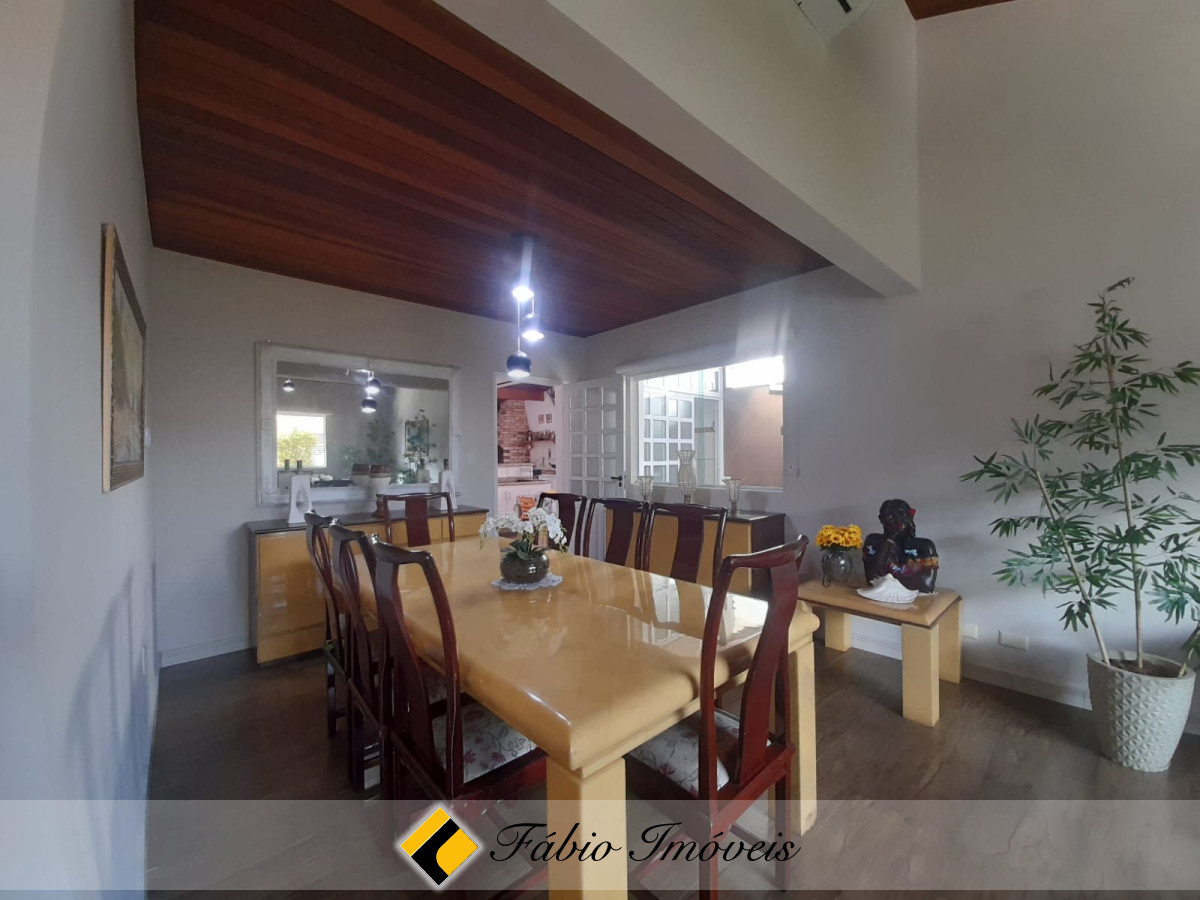 Linda Casa em excelente localização!! – Foto 27