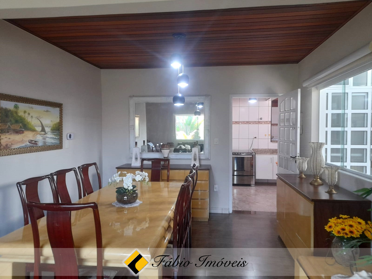 Linda Casa em excelente localização!! – Foto 28