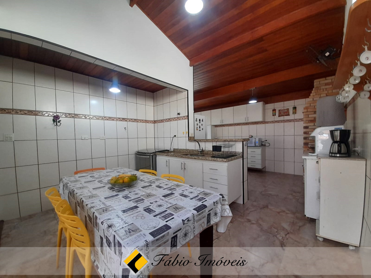 Linda Casa em excelente localização!! – Foto 29