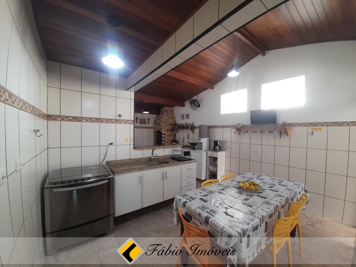 Linda Casa em excelente localização!! – Foto 30