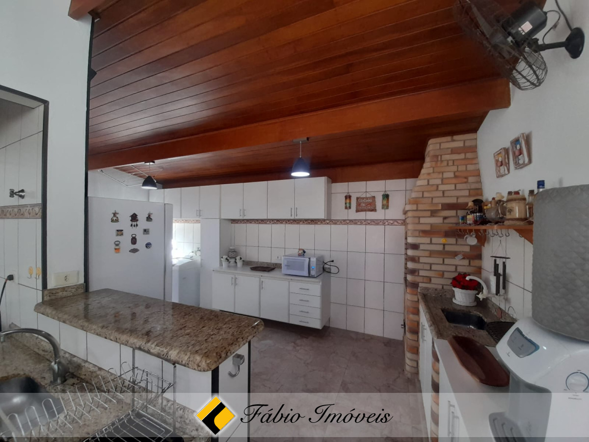 Linda Casa em excelente localização!! – Foto 32