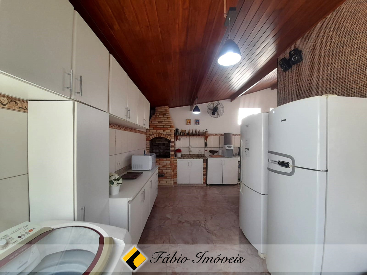 Linda Casa em excelente localização!! – Foto 38