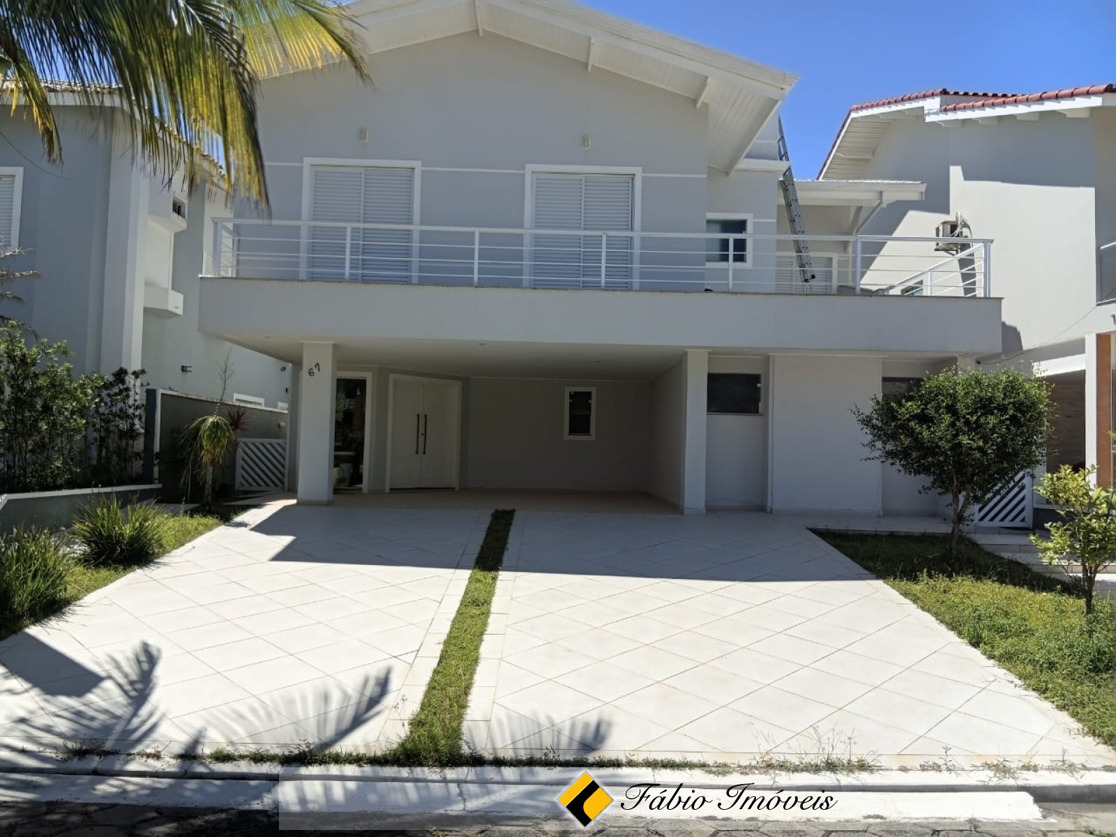 Sobrado em Condomínio Fechado!