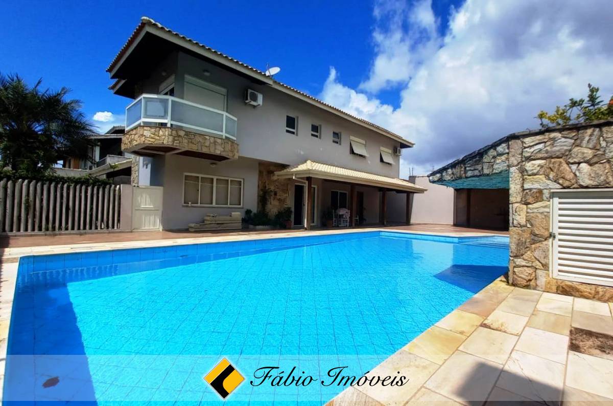 Sobrado  em dois lotes a apenas 100m da praia. – Foto 1