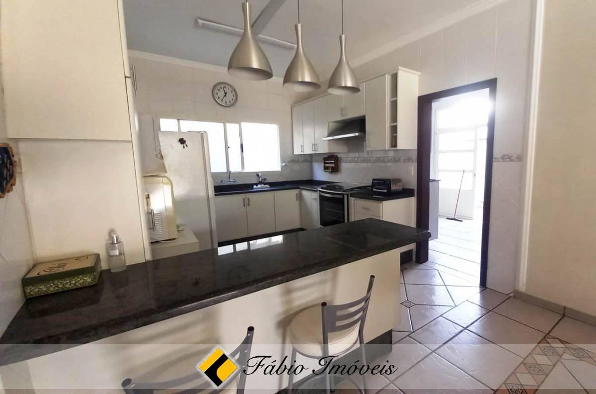 Sobrado  em dois lotes a apenas 100m da praia. – Foto 27