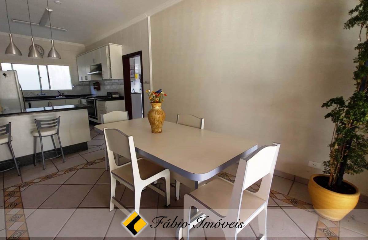 Sobrado  em dois lotes a apenas 100m da praia. – Foto 28