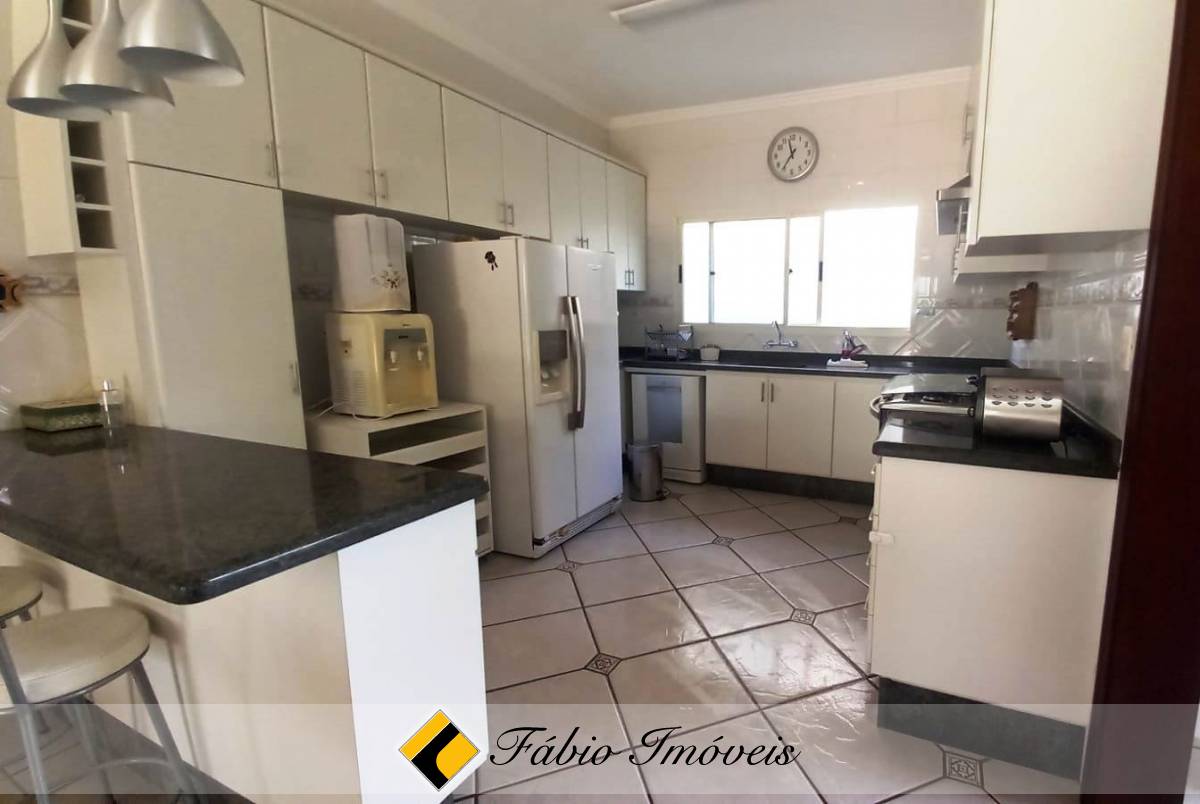 Sobrado  em dois lotes a apenas 100m da praia. – Foto 29