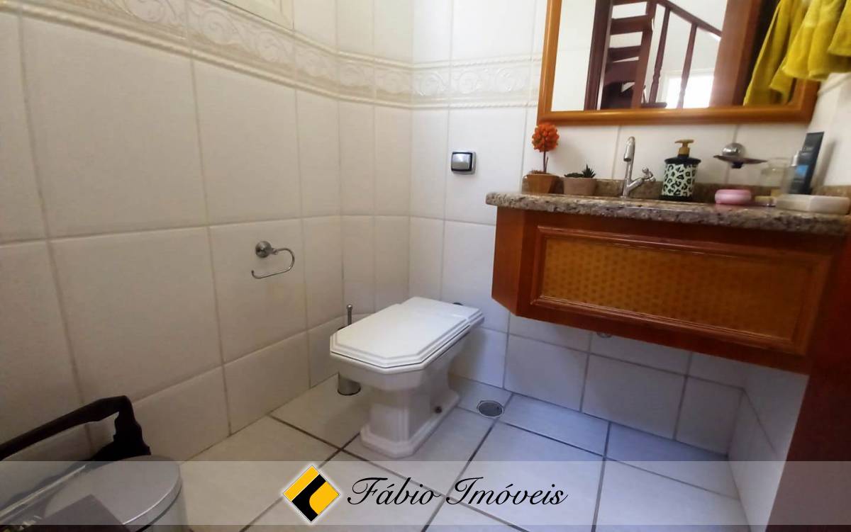 Sobrado  em dois lotes a apenas 100m da praia. – Foto 30