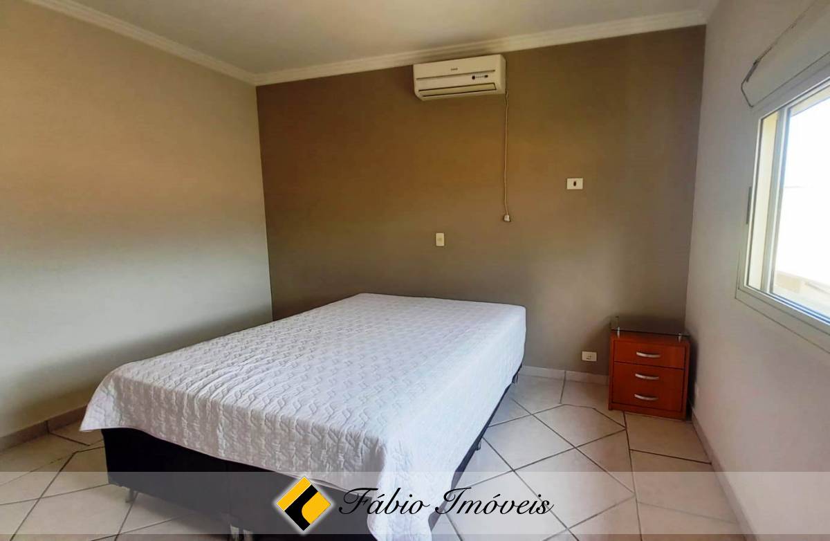 Sobrado  em dois lotes a apenas 100m da praia. – Foto 33