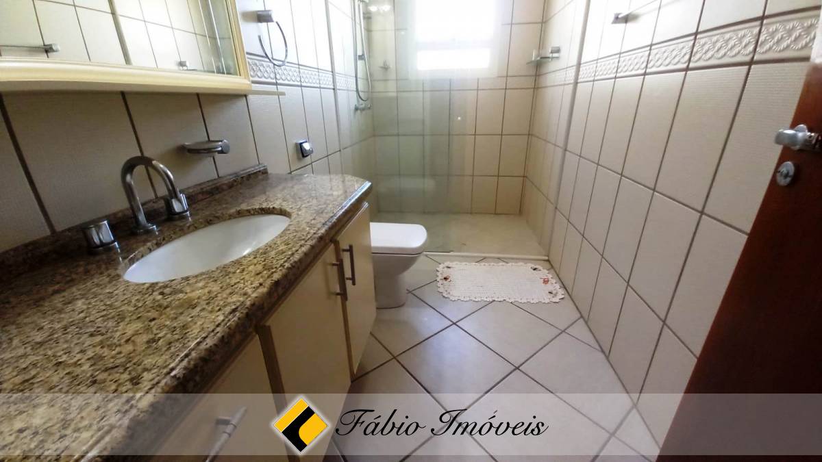 Sobrado  em dois lotes a apenas 100m da praia. – Foto 18