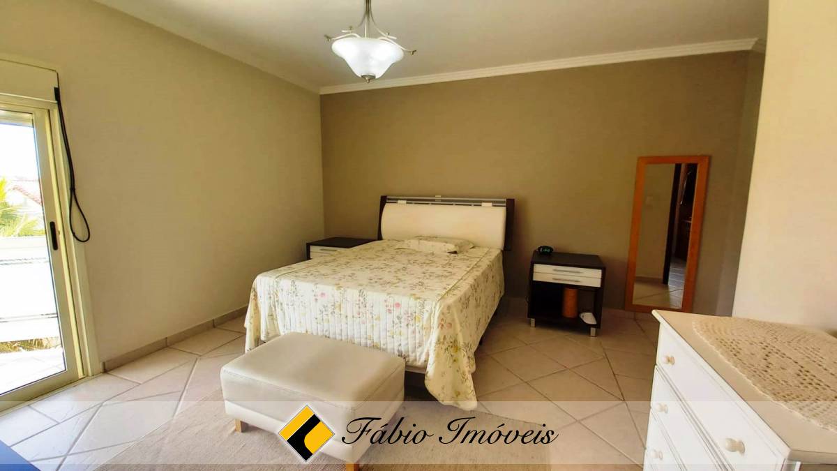 Sobrado  em dois lotes a apenas 100m da praia. – Foto 4