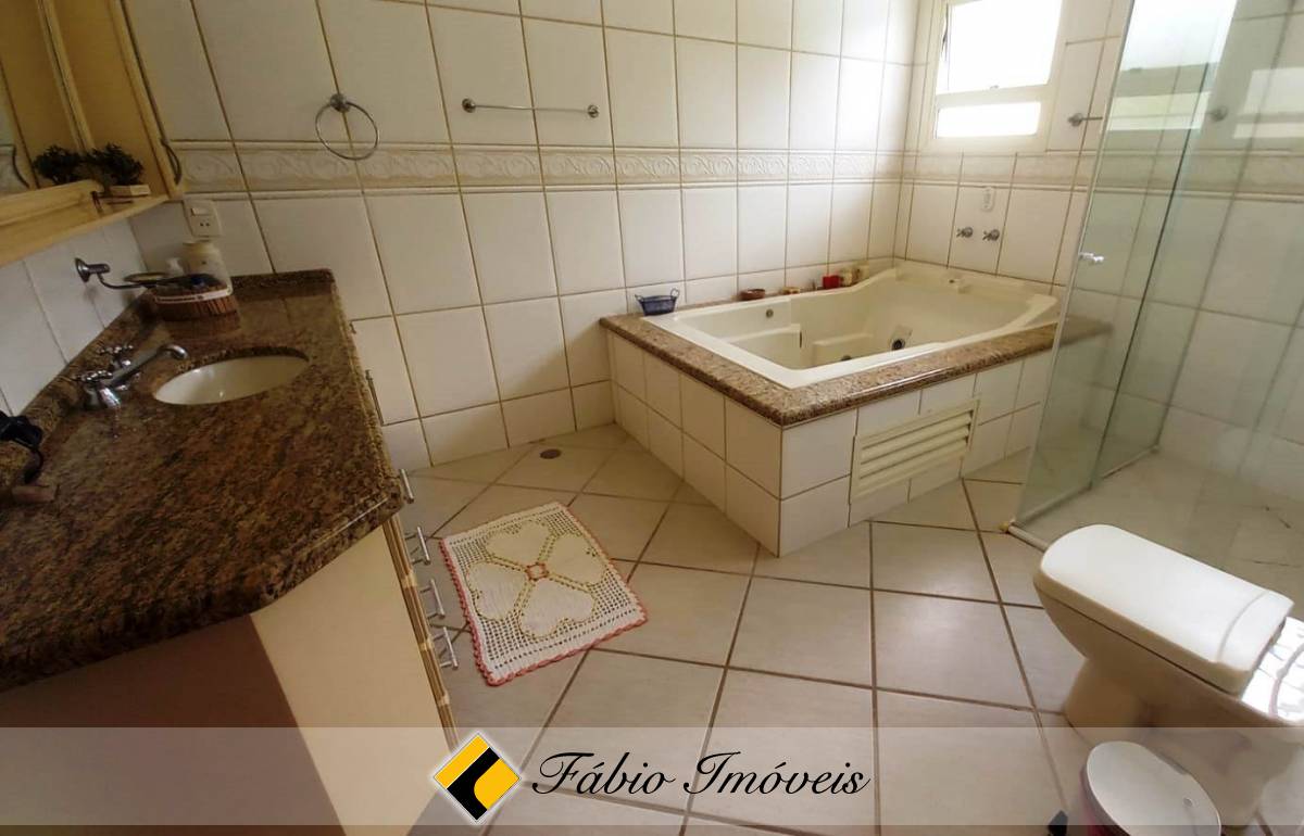 Sobrado  em dois lotes a apenas 100m da praia. – Foto 5