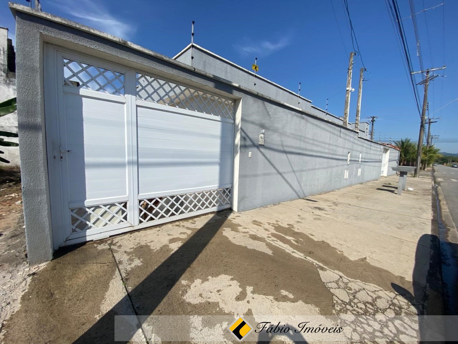 LINDA CASA GEMINADA EM ÓTIMA LOCALIZAÇÃO!!