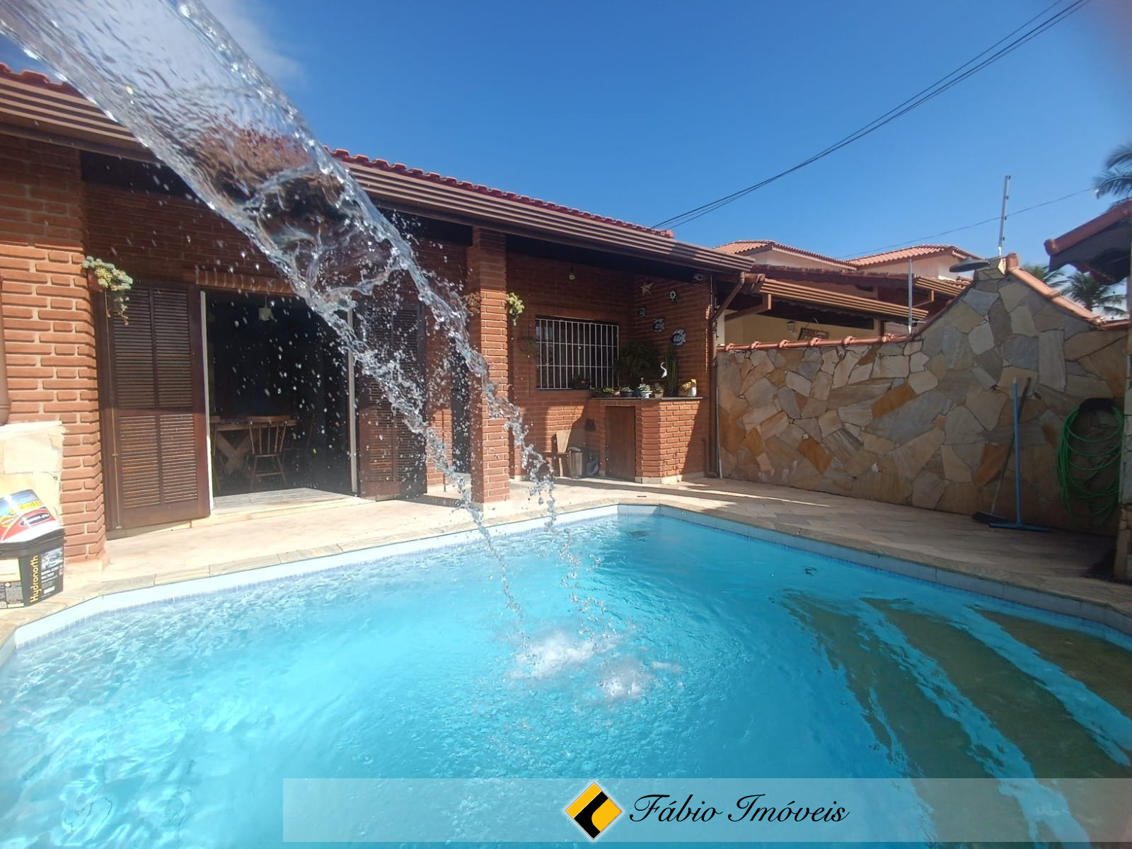 Casa com Piscina e mobiliada em Bairro Nobre! – Foto 1