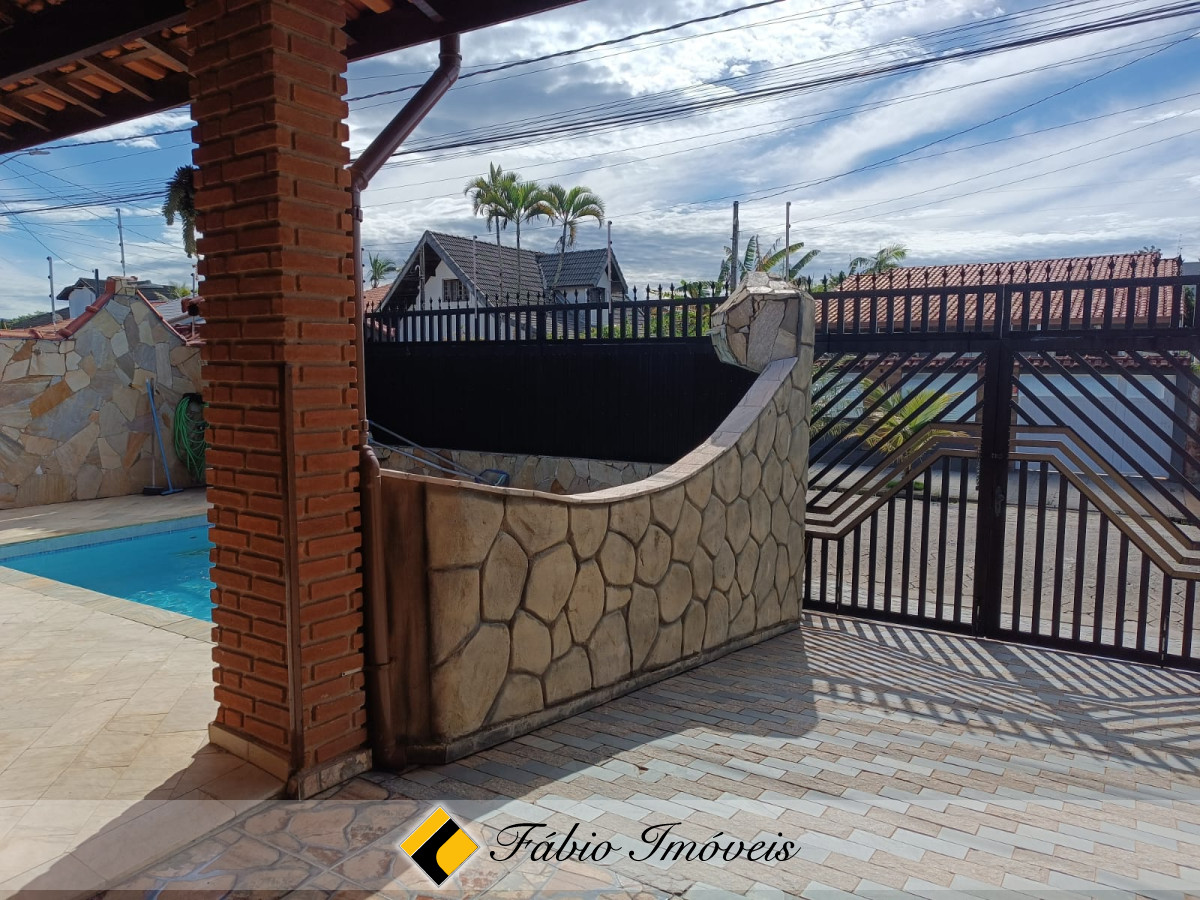 Casa com Piscina e mobiliada em Bairro Nobre! – Foto 4