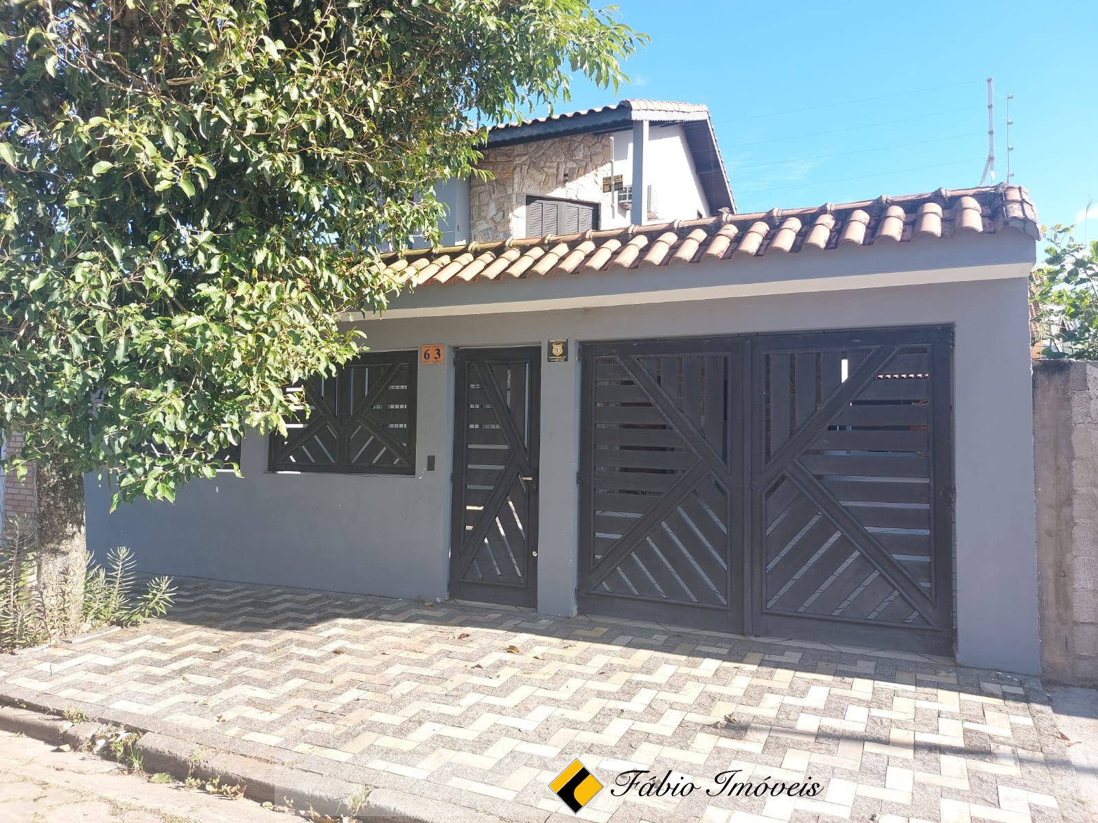 Sobrado aq 50 metros da praia!!