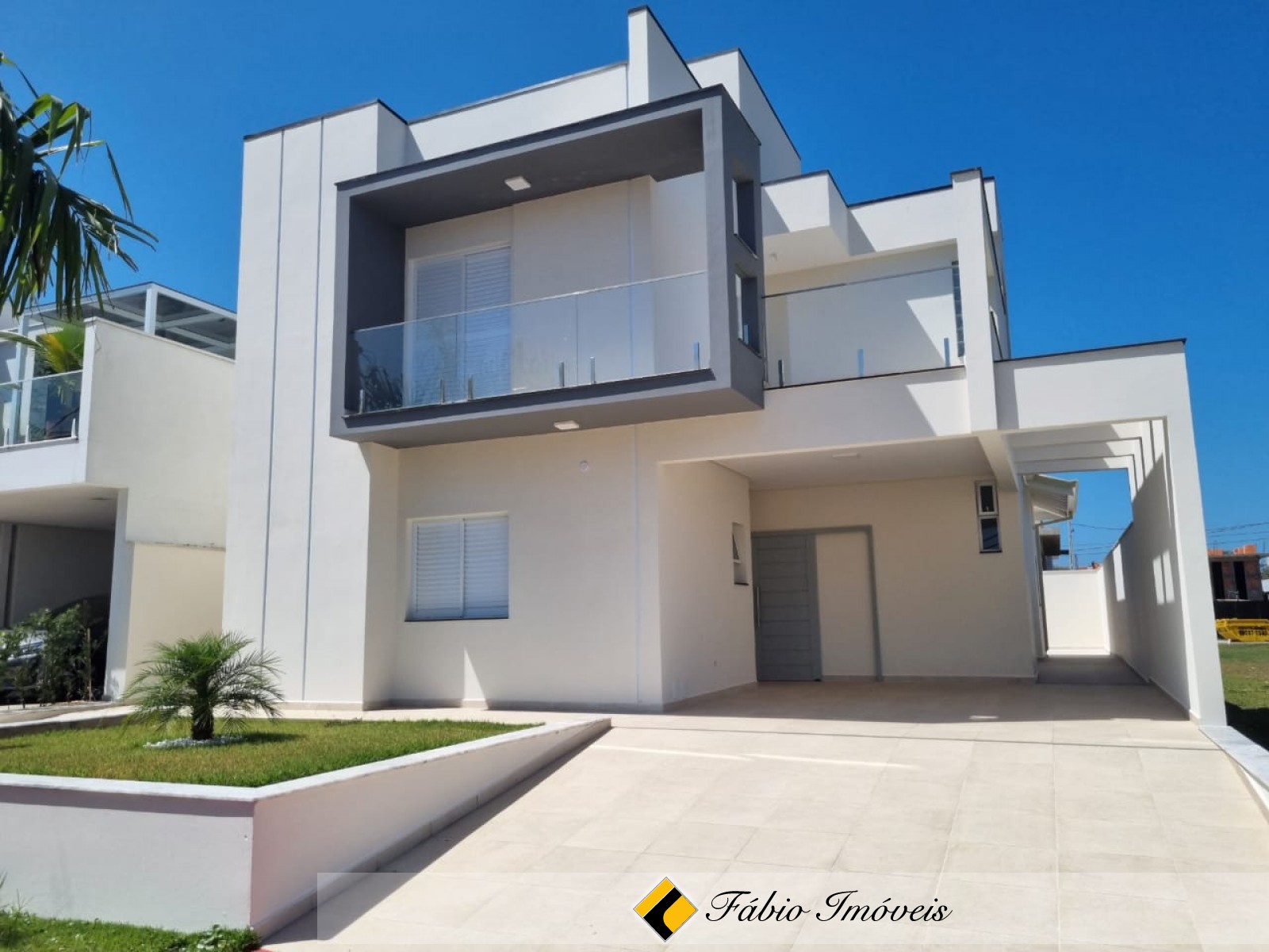 SOBRADO NOVO EM CONDOMÍNIO FECHADO