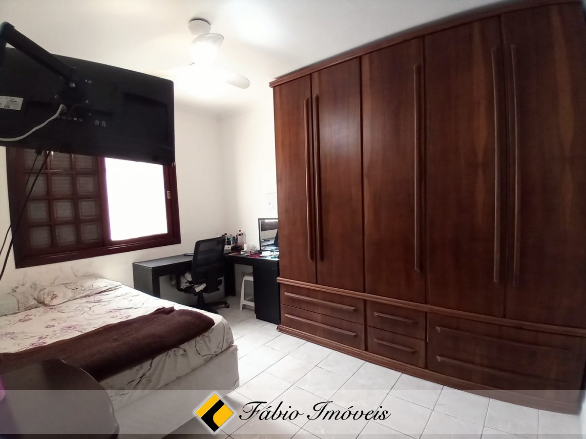 Sobrado com 4 dormitórios em 2 lotes. – Foto 9