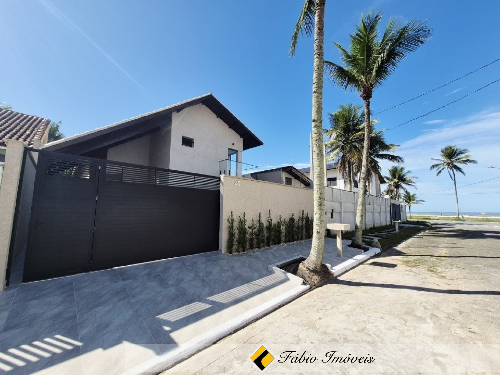 Sobrado em bairro nobre e apenas 40m do mar! – Foto 1