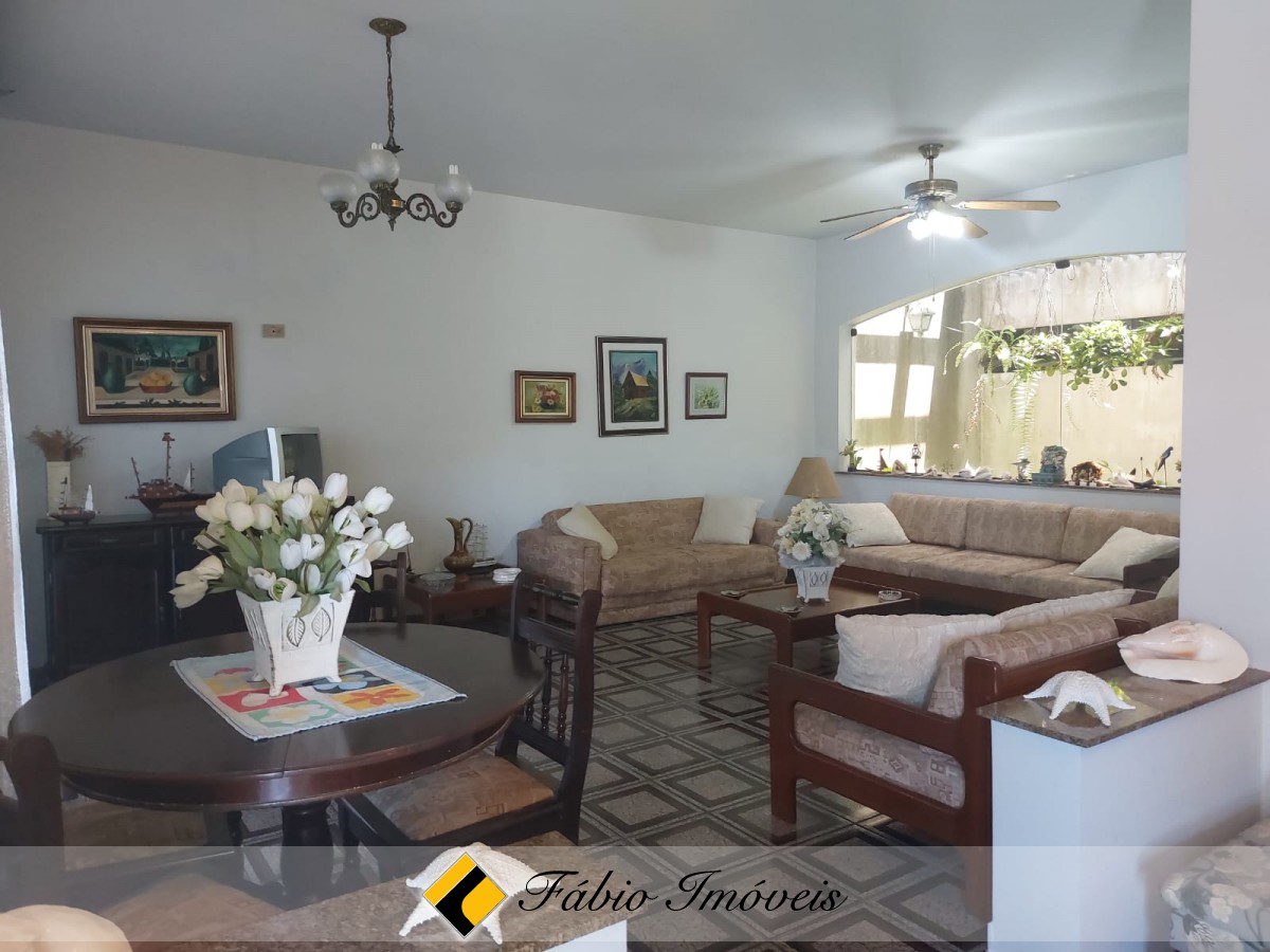 Casa em dois lotes, próxima a praia! – Foto 10