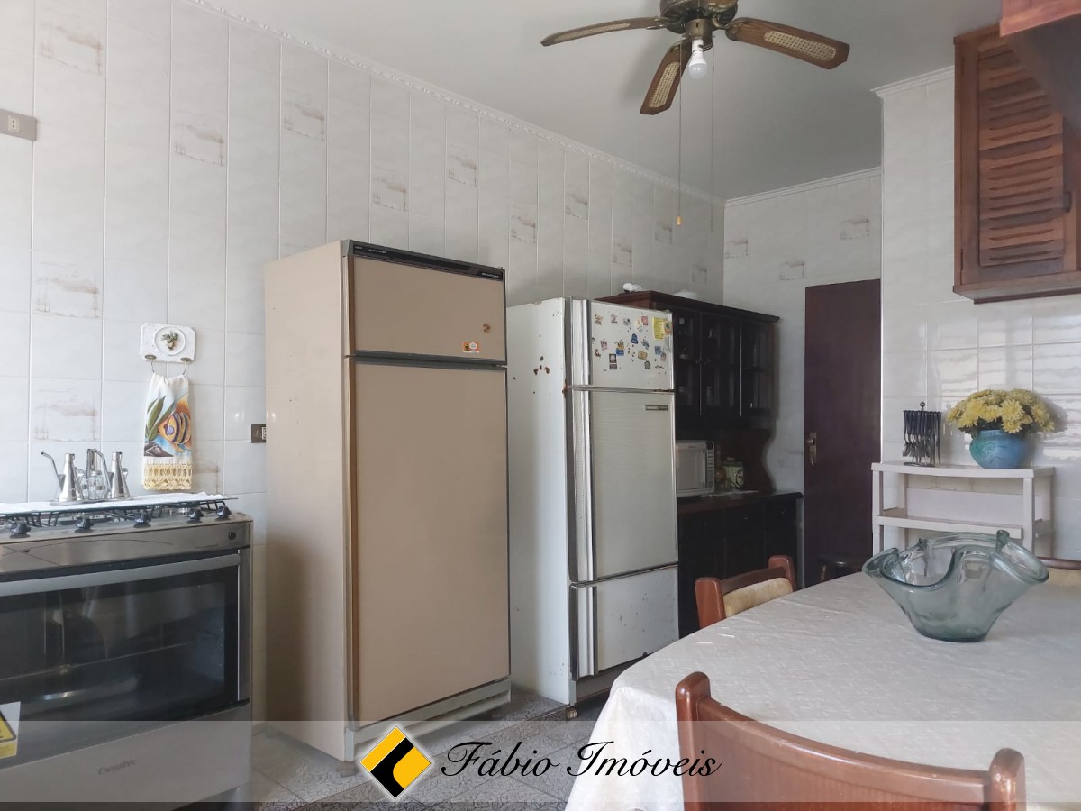 Casa em dois lotes, próxima a praia! – Foto 16