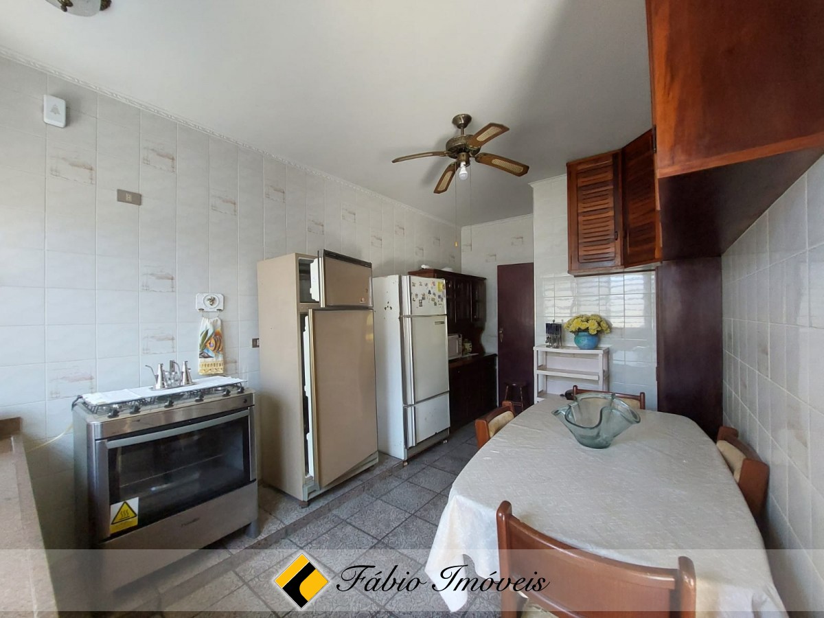 Casa em dois lotes, próxima a praia! – Foto 17