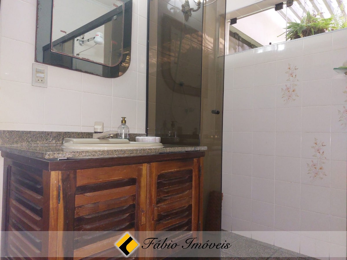 Casa em dois lotes, próxima a praia! – Foto 18