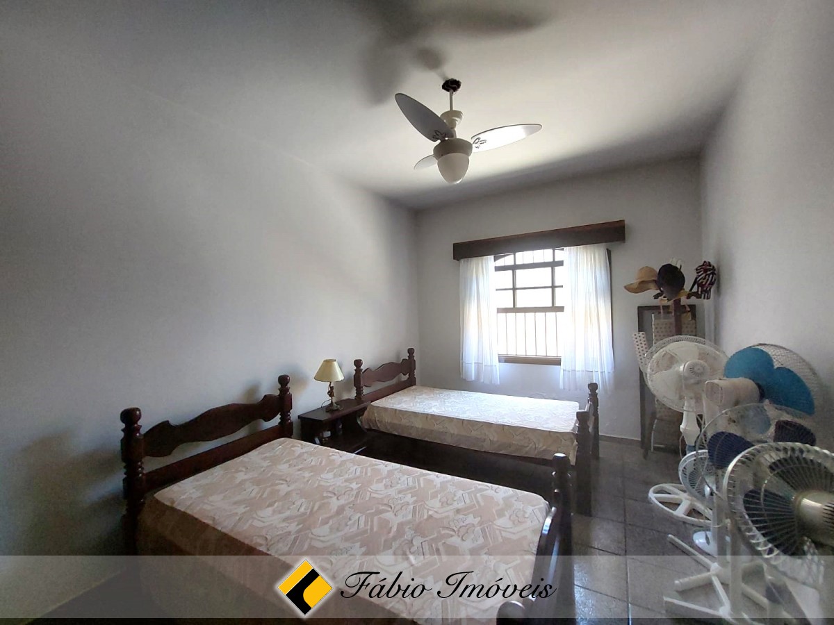 Casa em dois lotes, próxima a praia! – Foto 21