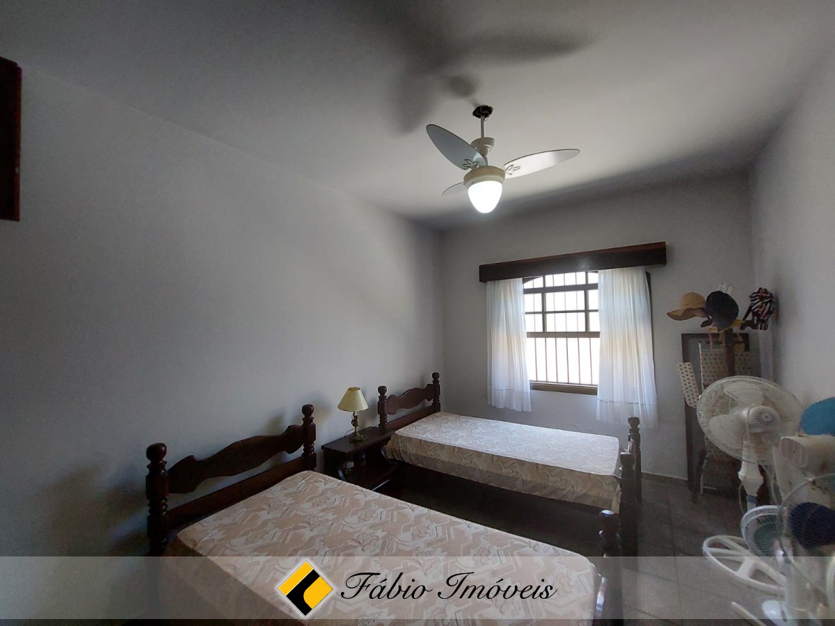 Casa em dois lotes, próxima a praia! – Foto 22